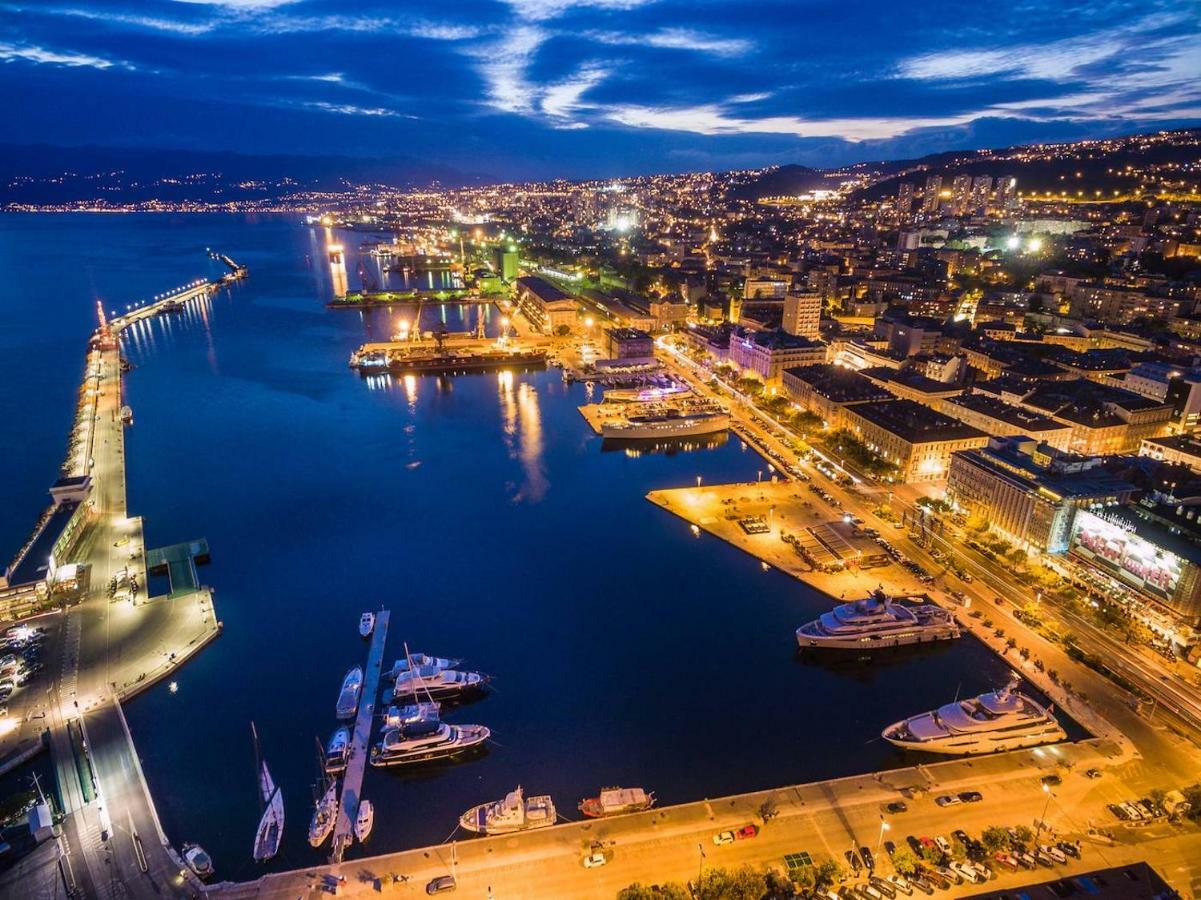 Deluxe Apartment Dora With A Private Parking, Terrace And See View Rijeka Extérieur photo